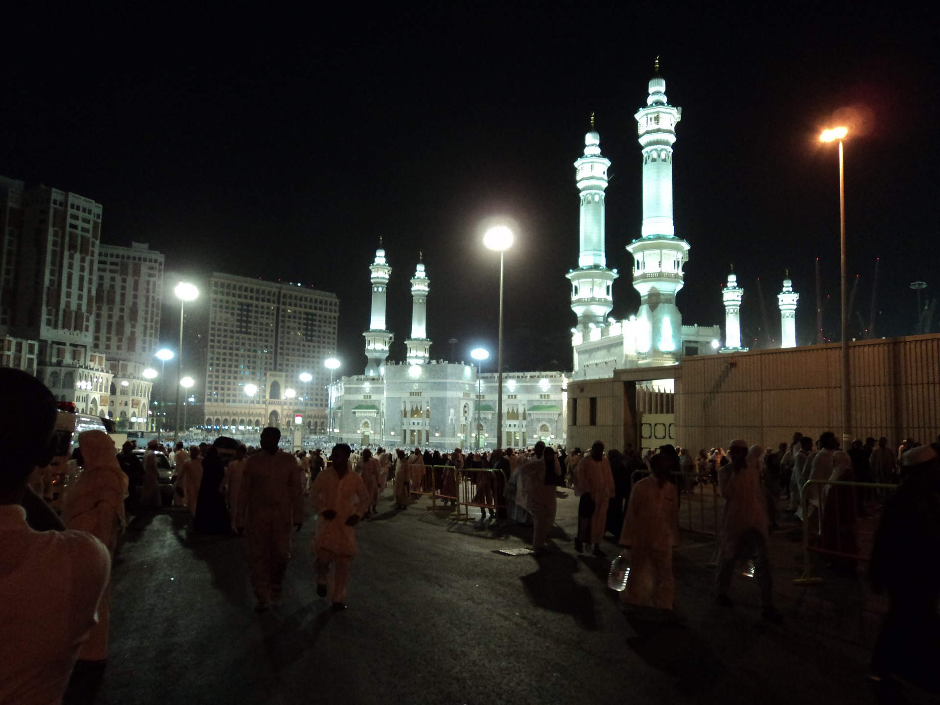 Medinah ziyarat taxi service